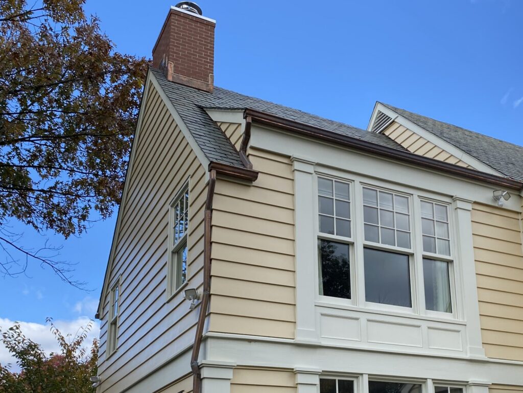 Seamless aluminum gutters