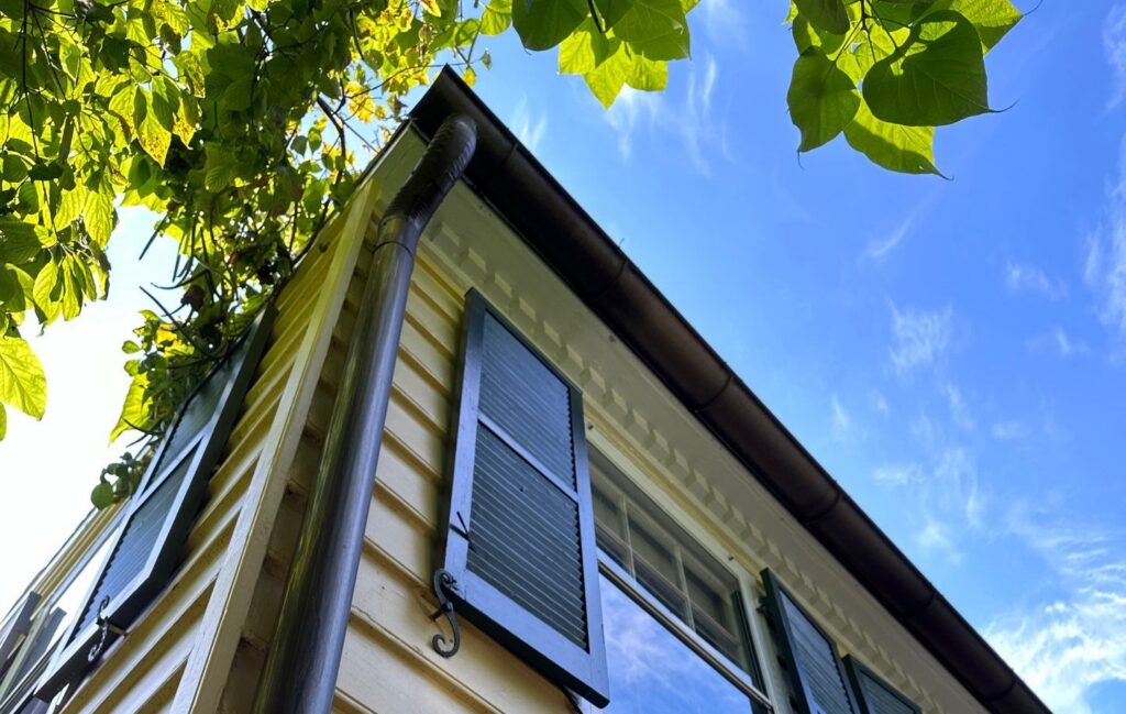 Half-round gutters